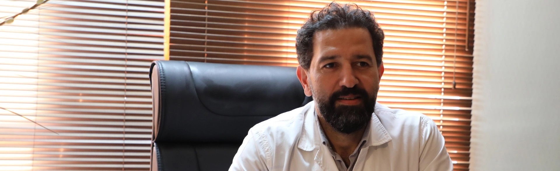 دکتر آرش پورحبیبی - جراح چشم، فوق تخصص جراحی شبکیه و لیزر - کلینیک چشم پزشکی